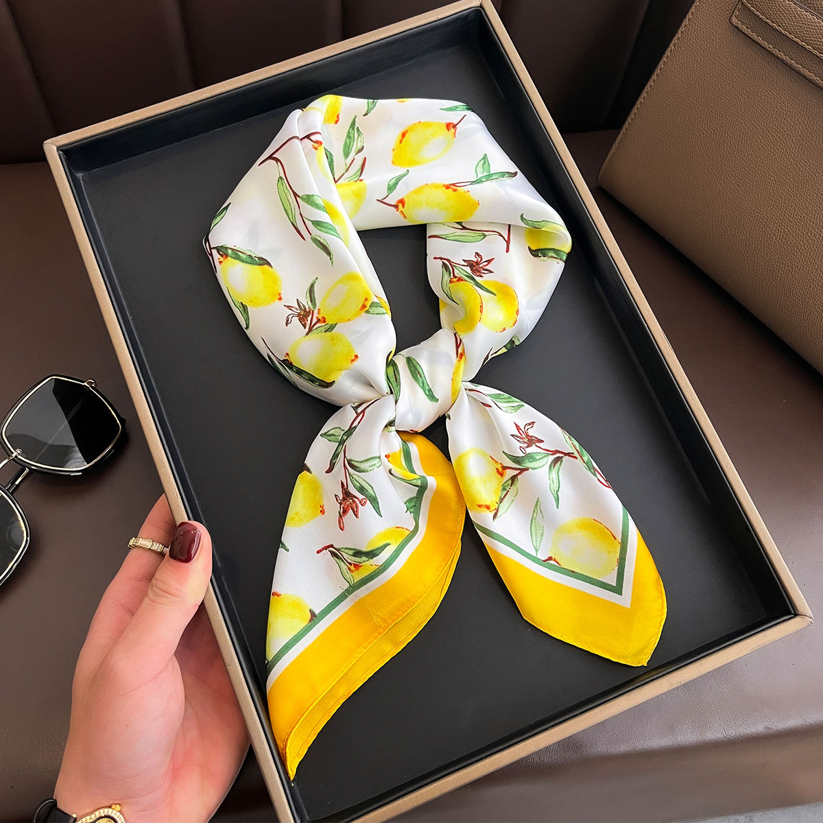 Luxury Bags Yellow - الفاخرة الأصفر الليمون طباعة مربع وشاح