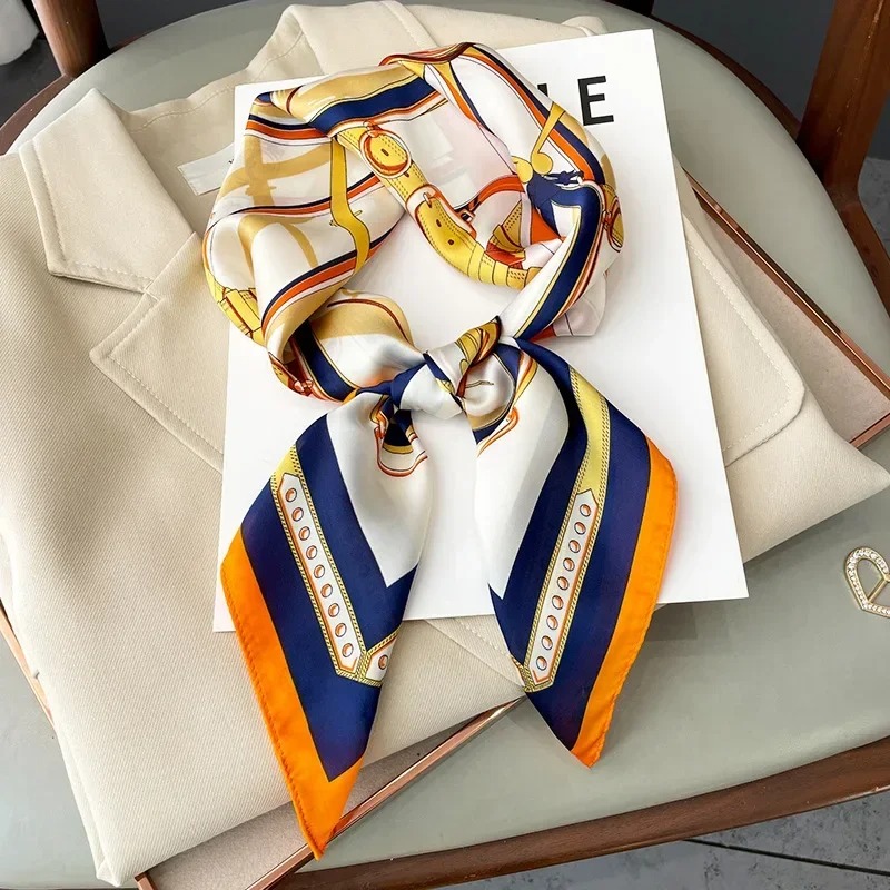 Luxury Bags Online - وشاح حريري مربع نحيف بتصميم فاخر