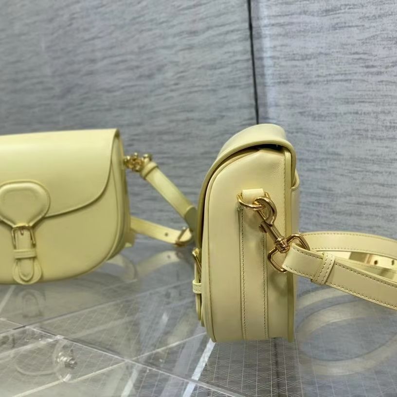 Luxury Bags Yellow - حقيبة سرج من الجلد الأملس بلون