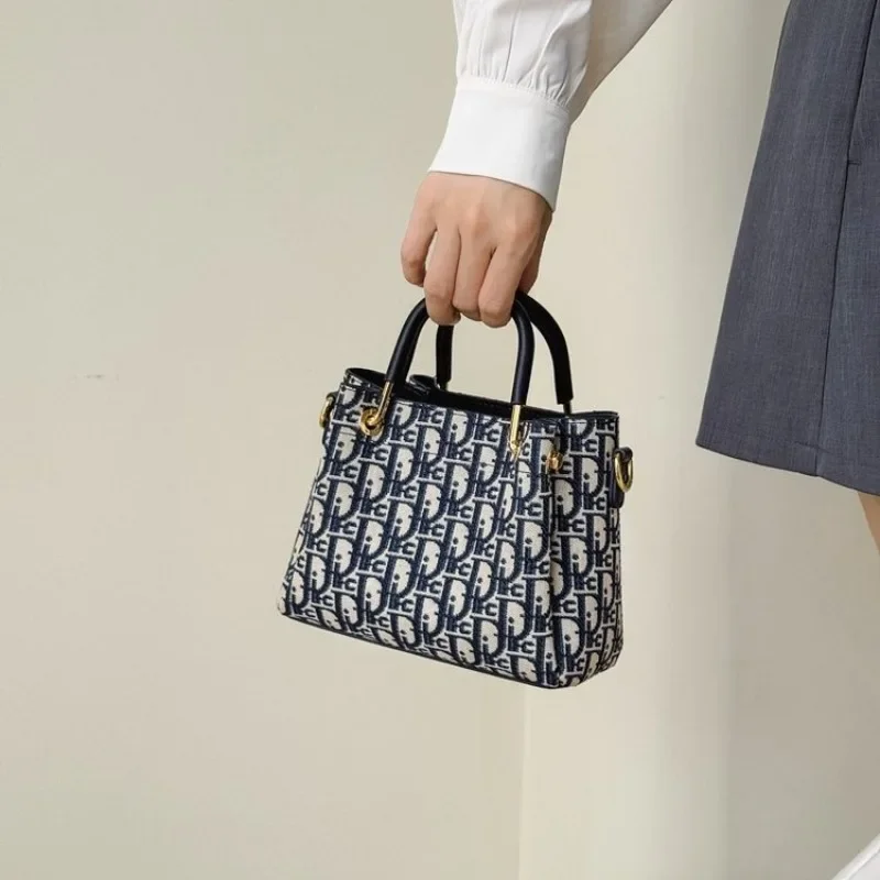 حقيبة يد نسائية أنيقة من الجلد - مراجعة Luxury Bags Sale وسعره