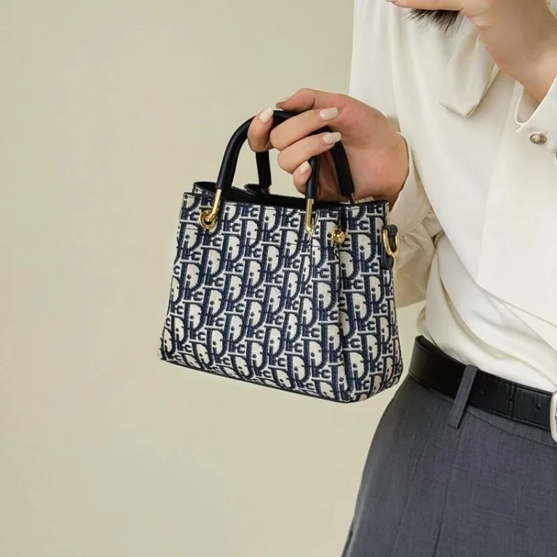 حقيبة يد نسائية أنيقة من الجلد - مراجعة Luxury Bags Sale وسعره