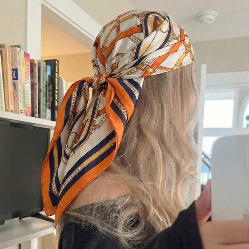 وشاح حريري مربع نحيف بتصميم فا - مراجعة Luxury Bags Online وسعره