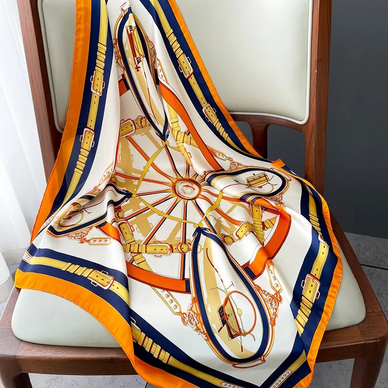 وشاح حريري مربع نحيف بتصميم فا - مراجعة Luxury Bags Online وسعره