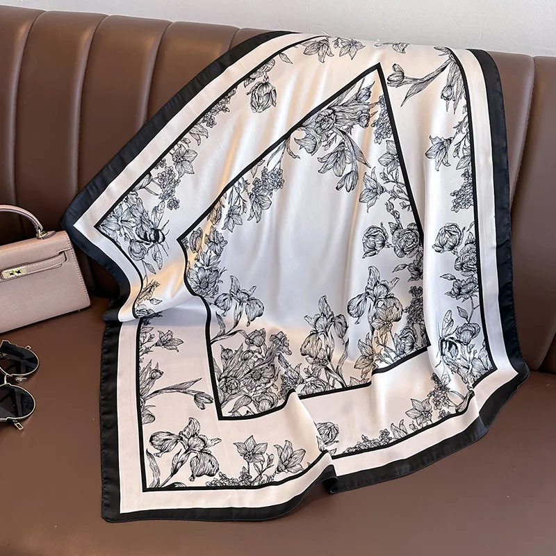 وشاح مربع من الحرير المطبوع با - مراجعة Luxury Bags Online وسعره