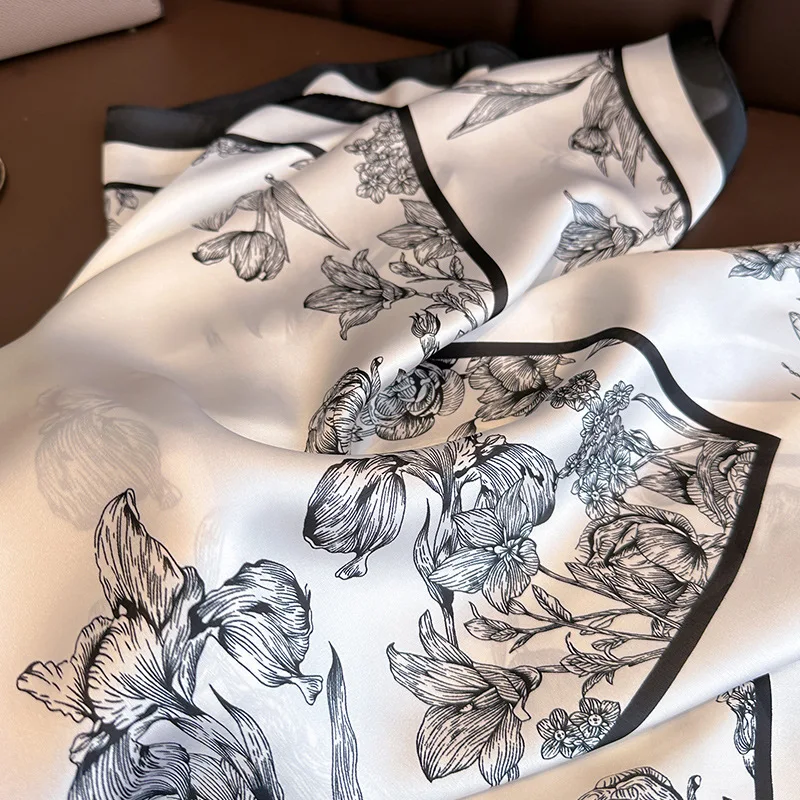 وشاح مربع من الحرير المطبوع با - مراجعة Luxury Bags Online وسعره