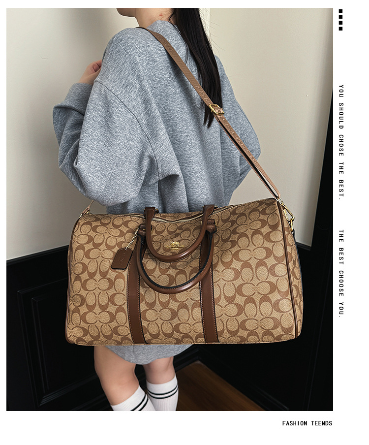 حقيبة سفر كلاسيكية بتصميم مونو - مراجعة Weekender Bag Duffle وسعره