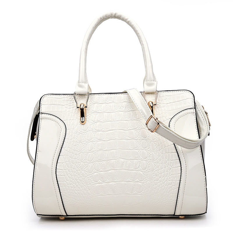 حقيبة يد نسائية عصرية بتصميم م - مراجعة Luxury Bags Vip وسعره