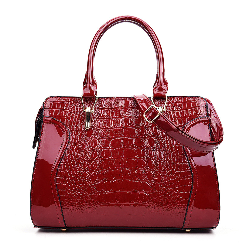 حقيبة يد نسائية عصرية بتصميم م - مراجعة Luxury Bags Vip وسعره