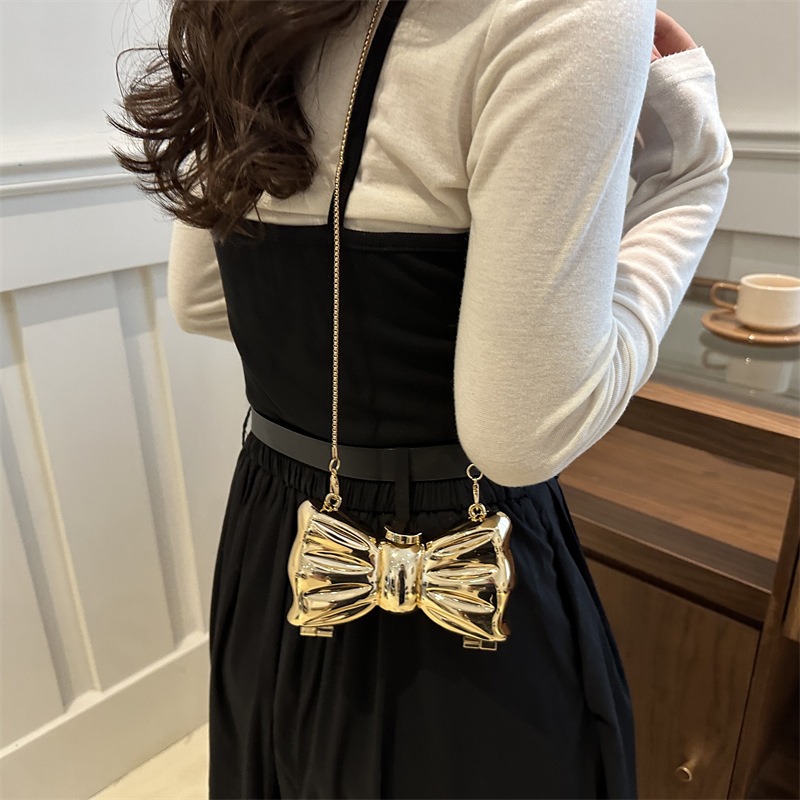 حقيبة يد صغيرة معدنية عصرية فا - مراجعة Luxury Bags Online وسعره